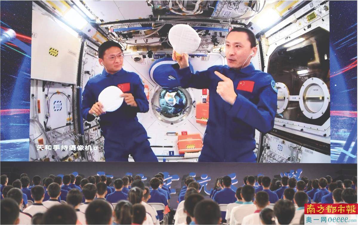 安卓版欧卡模拟2015:太空水珠能打“乒乓”?球拍不行，毛巾可以